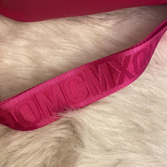 NWT Steve Madden (Bvital) Quilted Crossbody Bag w/ AirPod Coin Pouch - Fuchsia - Picture 14 of 17